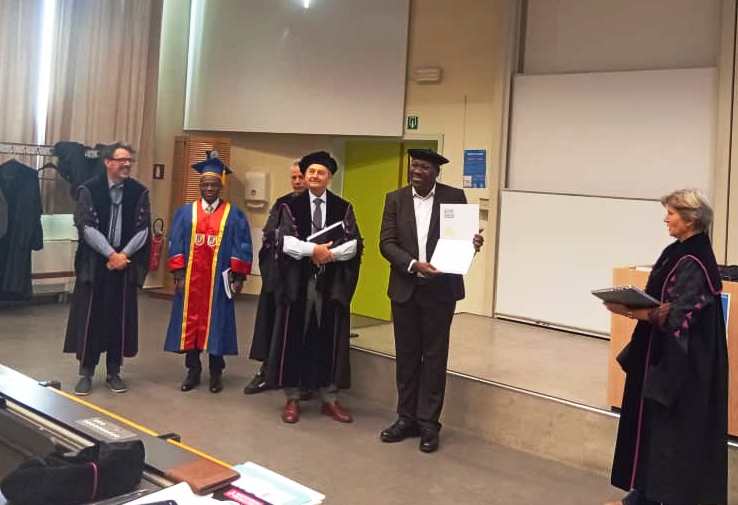 Un ancien de l’UNIKIN soutient brillamment une thèse de neurochirurgie à l’Université de Gand