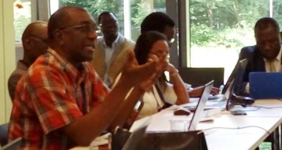 Professeur Mbungu en atelier