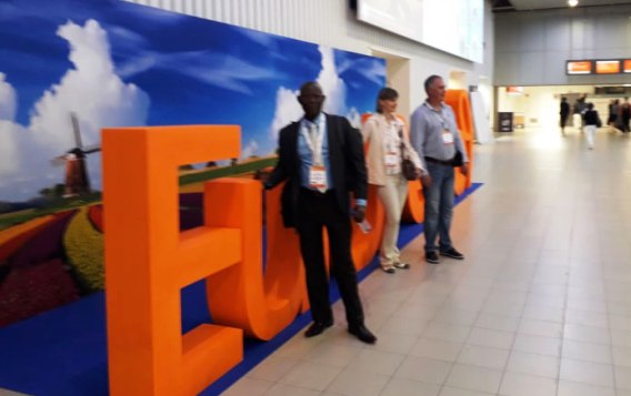 Le professeur BOLENGE au congrès de la Fédération Européenne de Parodontologie