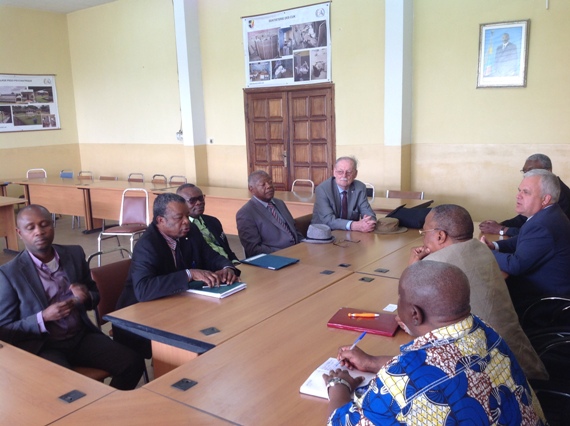 VISITE AU DECANAT D'UNE DELEGATION CANADIENNE