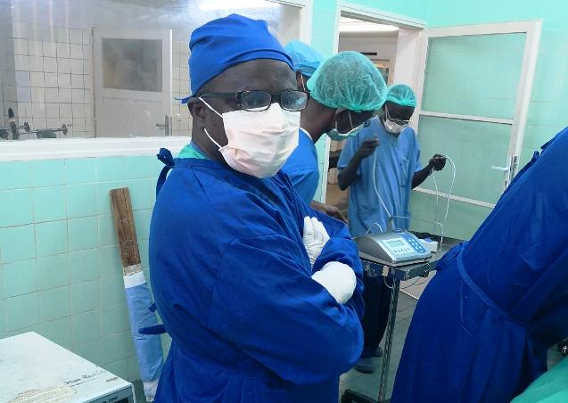 Le Dr NYIMI FIDELE ET L'EQUIPE DE CHIRURGIE ORALE