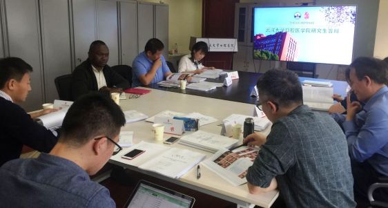 Professeur Mansthumba dans sa qualite du Secretaire du Jury