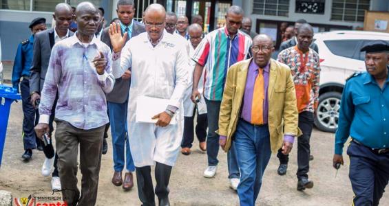 Visite d'encouragement du Vice-Ministre de la santé aux CUK