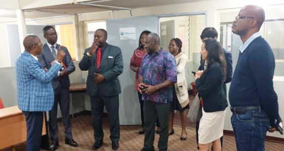 Visite au décanat de Mark L. Wien et Joël Makubikua