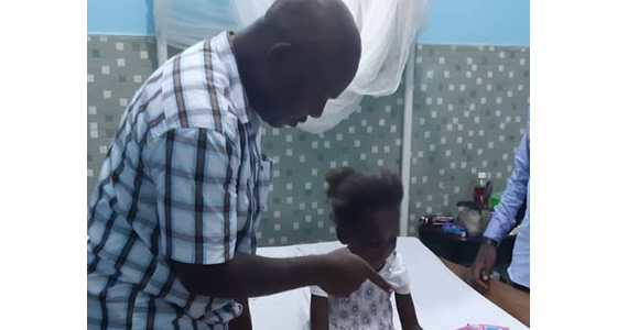 Le Dr BOBANGA a apporté le sourire à nos enfants hospitalisés