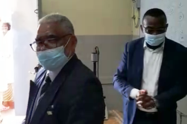 Remise du matériel au laboratoire d'anatomie pathologique