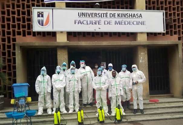 Nettoyage et désinfection des surfaces des auditoires