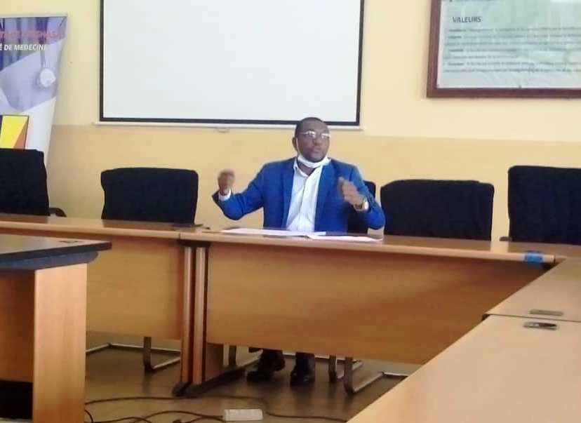 Le Doyen et le Bureau décanal souhaitent un joyeux Noël et meilleurs vœux pour l'an 2021