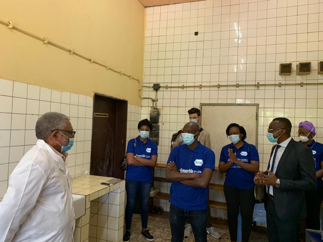 Visite de l’équipe Roche et du Directeur du centre national de cancer