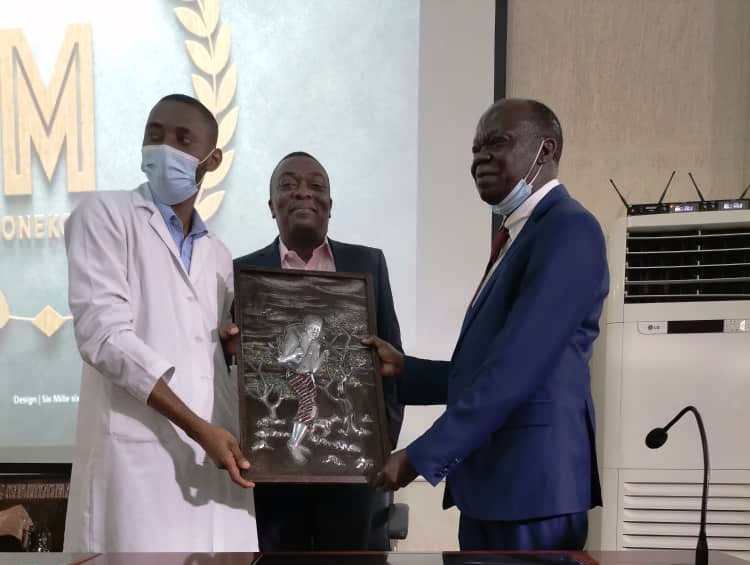 La faculté de médecine rend hommage au Professeur Nseka Nazaire pour son éméritat