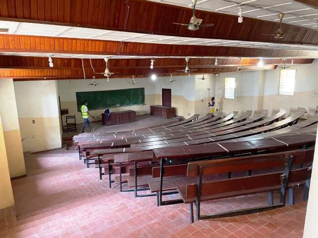 Nettoyage et entretien des auditoires ont été effectués