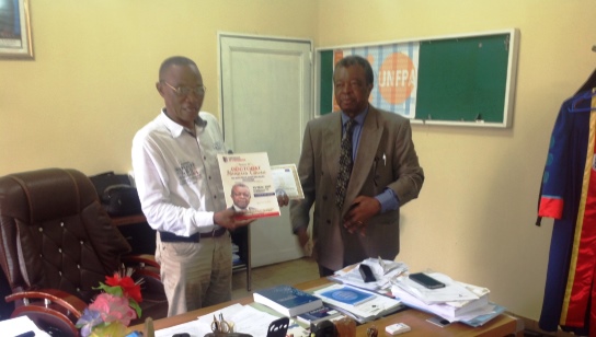 La faculté de médecine de l'Unikin honore un digne fils.