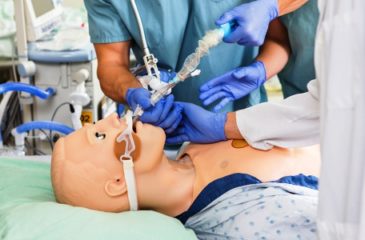 Professeur Lokomba remporte le prix du meilleur Poster au Congrès Simulation Liège