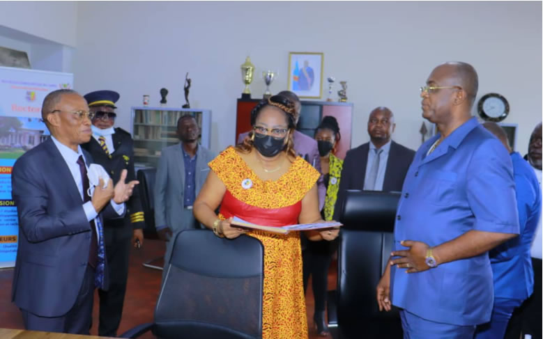 Le gouverneur de Kinshasa, Gentiny Ngobila Mbaka, a assisté, ce vendredi 18 mars 2022, à l’Université de Kinshasa (UNIKIN) à un atelier de concertation.
