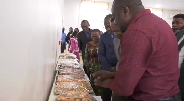 Atelier  sur l'utilisation de la farine de manioc dans la boulangerie et la pâtisserie tenu par la Professeure Marie YANDJU dans la Province du Haut-Katanga