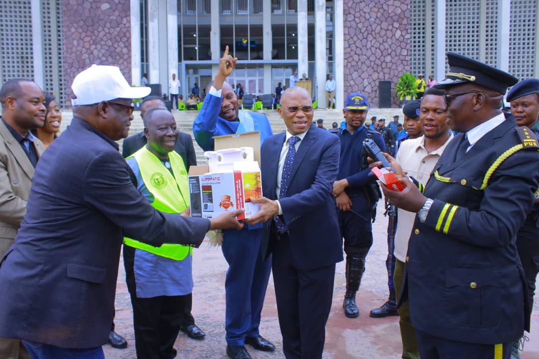 Cérémonie de remise des motos et des matraques électronique à la Police Universitaire de Kinshasa.