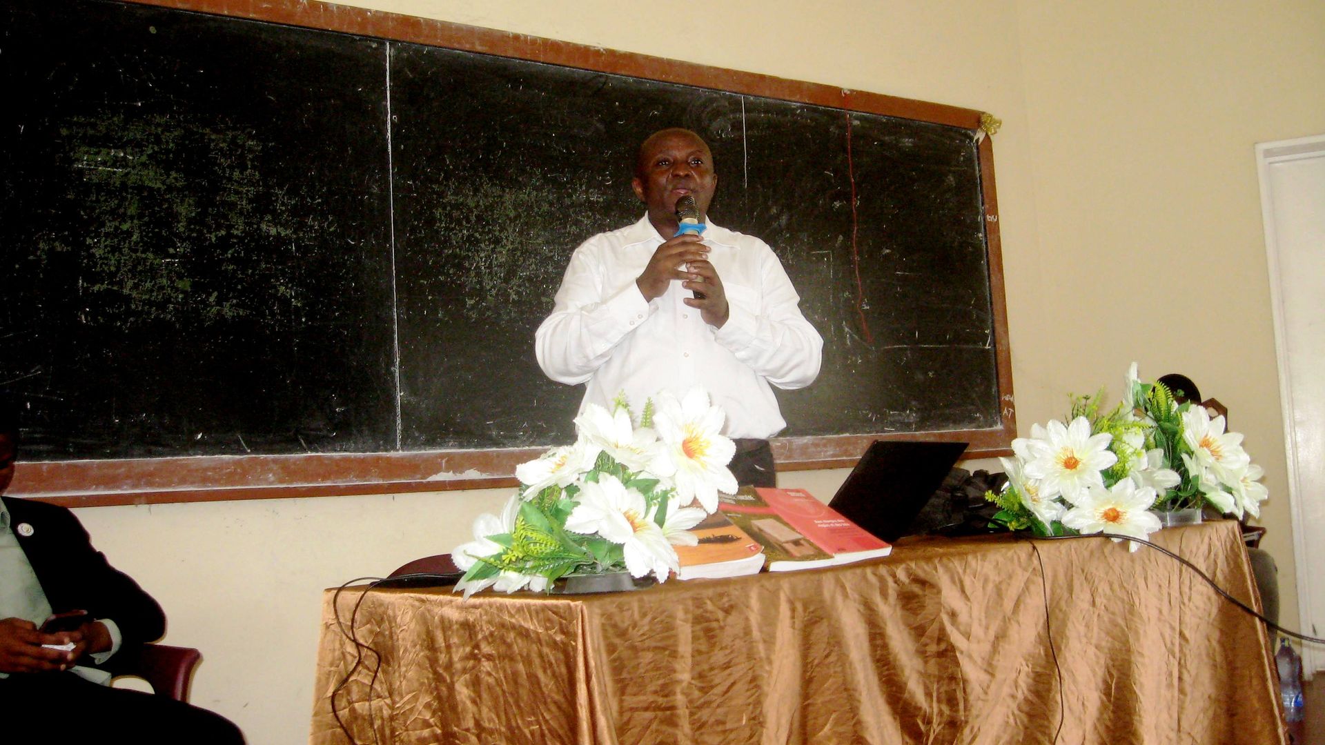 Principaux problèmes de la Gouvernance Foncière en RDC: Enjeux, Criminels, Vampirisation de l'Etat et Perspectives de la Trajectoire des Fonds verts, bleus aux fonds rouges de sang.