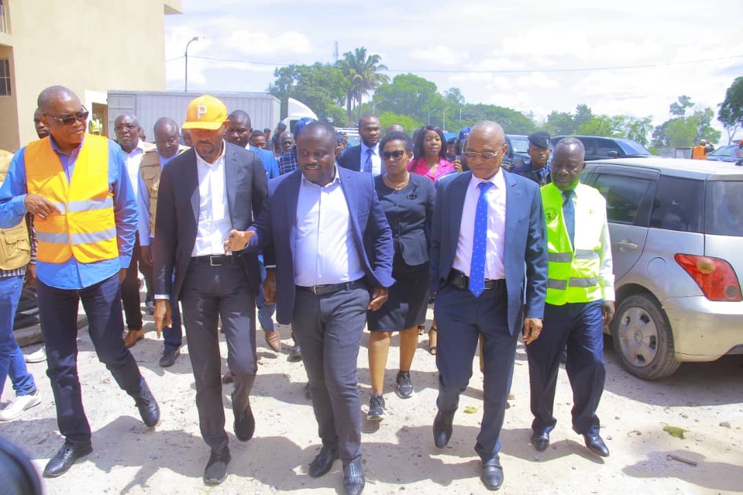 Muhindo Nzangi et Patrick Muyaya satisfaits de l’avancement des travaux de réhabilitation en cours à l’Unikin