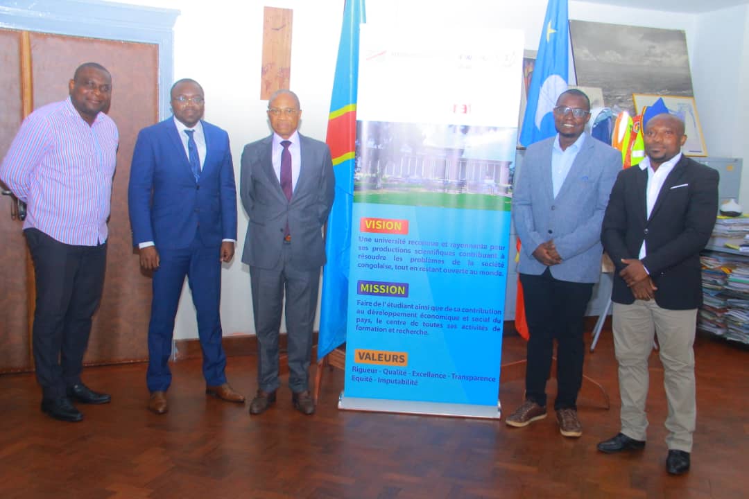 Le Recteur Jean-Marie KAYEMBE a reçu le Senior Manager Programs de l'Institut de Maladies Infectieuses de l'Université de Makerere (Ouganda).