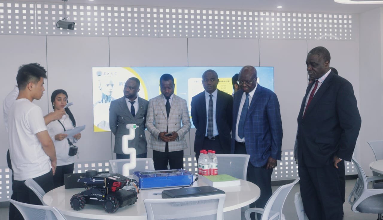 Visité le laboratoire de l'intelligence Artificielle de la Yangtsé University à Jingzhou