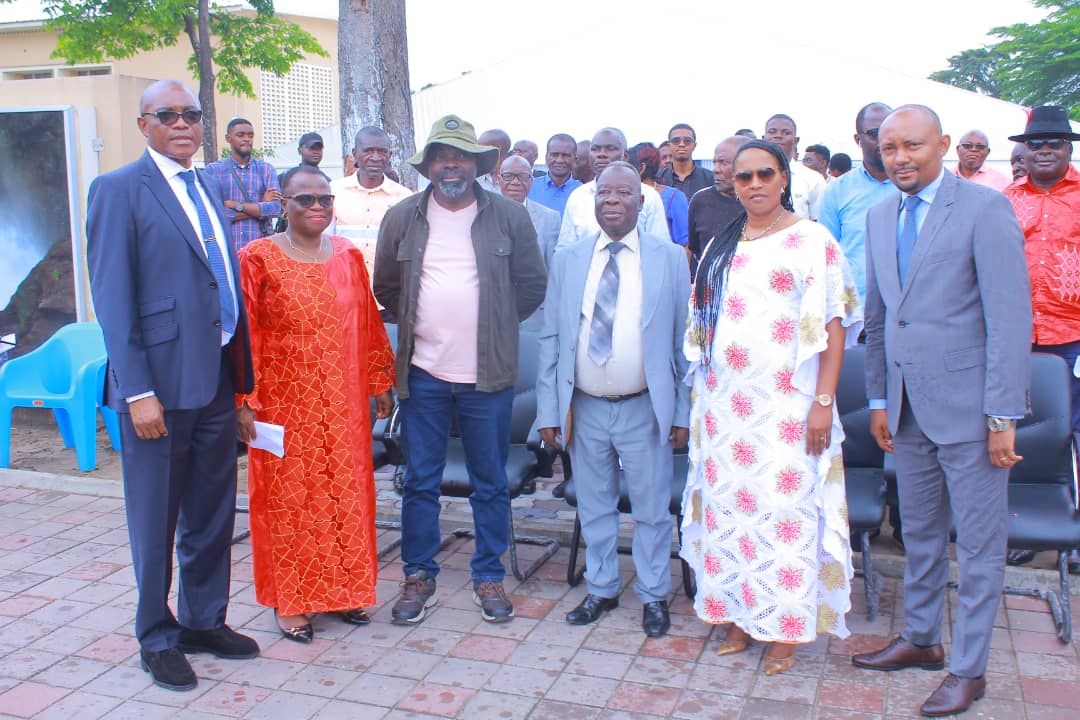 L'entreprise de construction Egecok remet les clés des homes à l'Université de Kinshasa