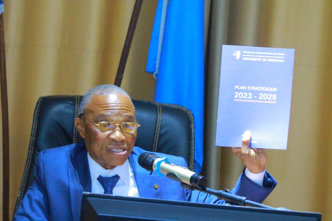 Contribution des Facultés à la Recherche et au Développement Durable de l'Université de Kinshasa : le Recteur KAYEMBE reçoit les projets des Doyens