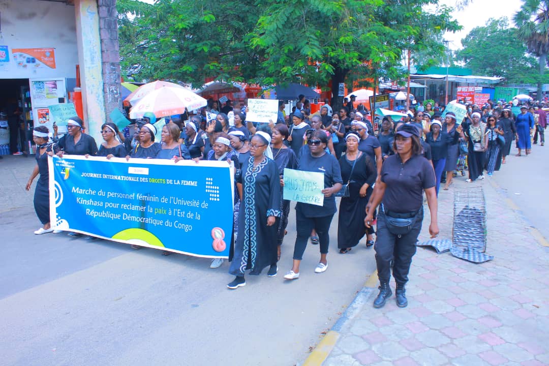 La Marche du Personnel Féminin de l'Université de Kinshasa pour la Paix et les Droits des Femmes en RDC"