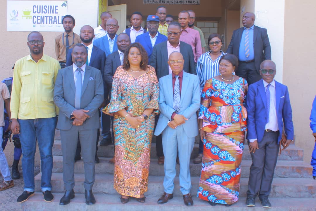 Remise des clés de l'auditoire Nicole BWATSHIA à l'Université de Kinshasa