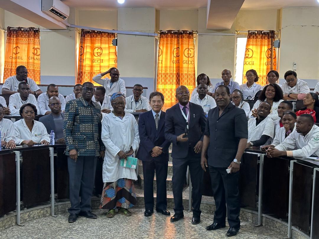 Le Professeur Yoshia YAMAOKA, Doyen Honoraire de la faculté de Médecine d'Oita (Japon), actuel Vice-President (Vice-recteur) et Expert Top 4 Mondial de L'Helicobacter pylori a fait honneur à notre faculté de Médecine