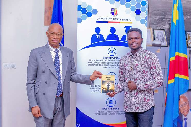 L'étudiant Félicien OMAYEKE de B2 Médecine (ancienne G2) publie une pièce de théâtre ''J'ai vu Dieu''