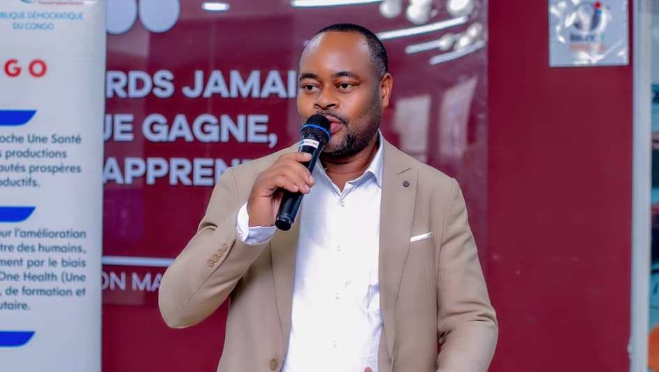 Les Professeurs Espoir MASAMANKI IZIRI et Jean-Paul MBUYA KUTUMISA invités comme Membres du Jury du concours ''Ma thèse en 180 secondes'' par l'Agence Universitaire de la Francophonie (AUF)''