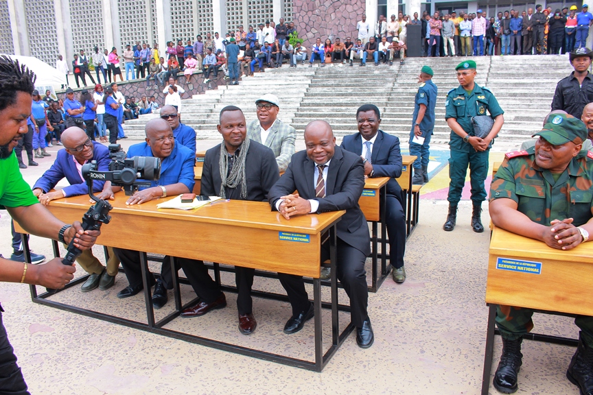 Remise des bancs à l’Université de Kinshasa : Le Service National salué pour son geste citoyen