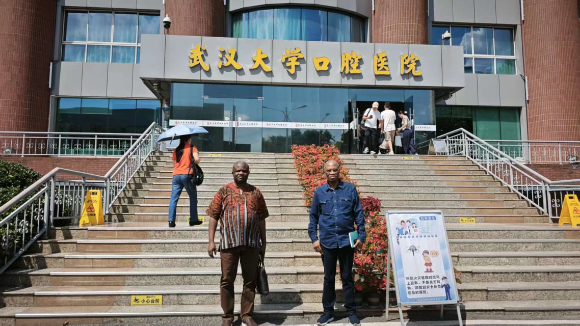 Vers la création du Centre Stomatologique Régional à l’UNIKIN : visite stratégique du Recteur à Wuhan