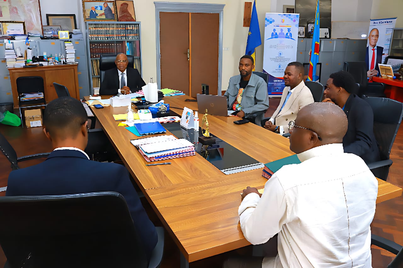 Des étudiants congolais de Chine présentent un système de sécurité numérique à l’UNIKIN.