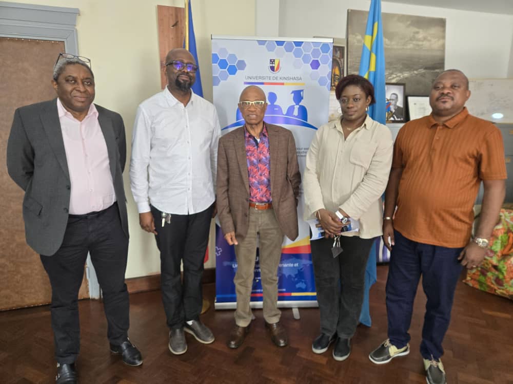 Le Recteur de l'Université de Kinshasa, Professeur Kayembe Jean Marie a reçu les membres du comité de la Socop ainsi que du Comité Scientifique