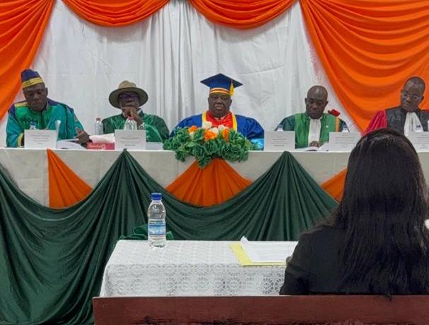 Jean-Louis Esambo préside un jury de thèse en droit public à l’Université Alassane Ouattara