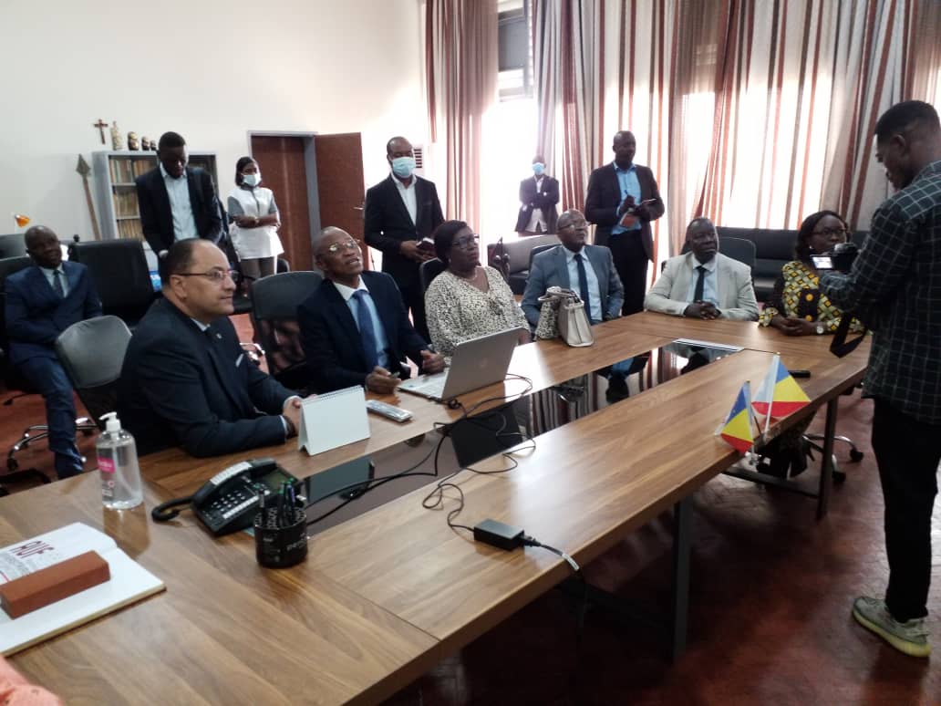 Visite à l'Université de Kinshasa de Charles ONANA, L'écrivain