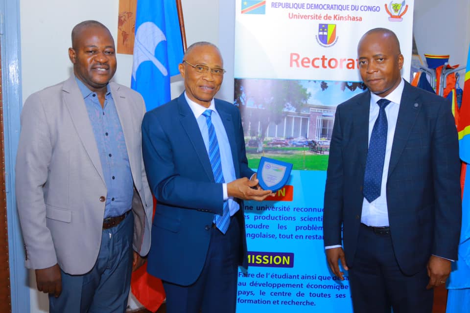 Professeurs Raphaël Tshimanga et Jean-Marie Kileshye en visite chez le Recteur