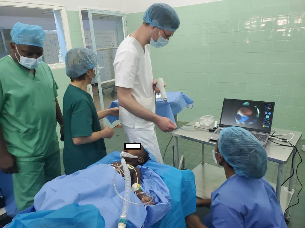 Traitement conservateur du rétinoblastome par laser désormais possible aux Cliniques Universitaires de Kinshasa