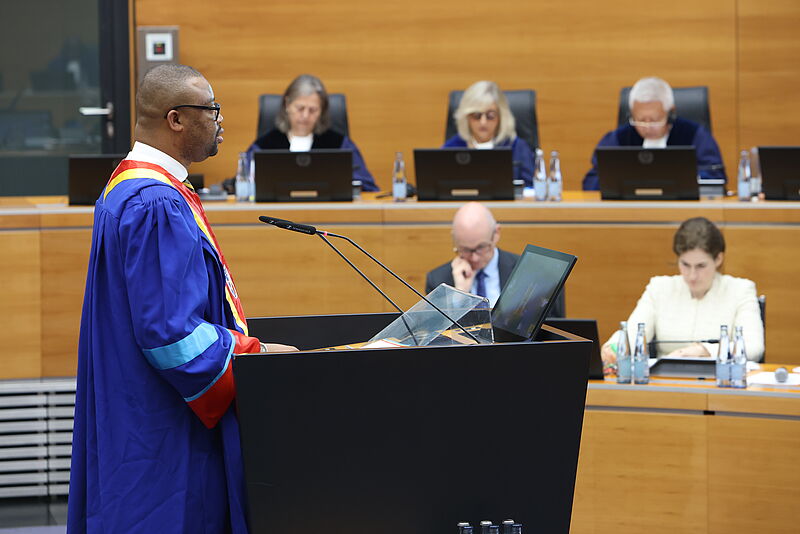 Comparu au nom de la République Démocratique du Congo dans le cadre de la procédure consultative sur les changement climatiques et les océans