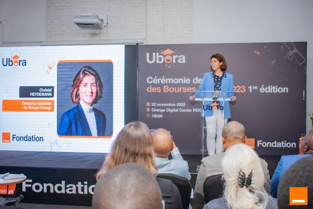 Le Recteur à la cérémonie Ubora chez Orange  Digital Center RDC
