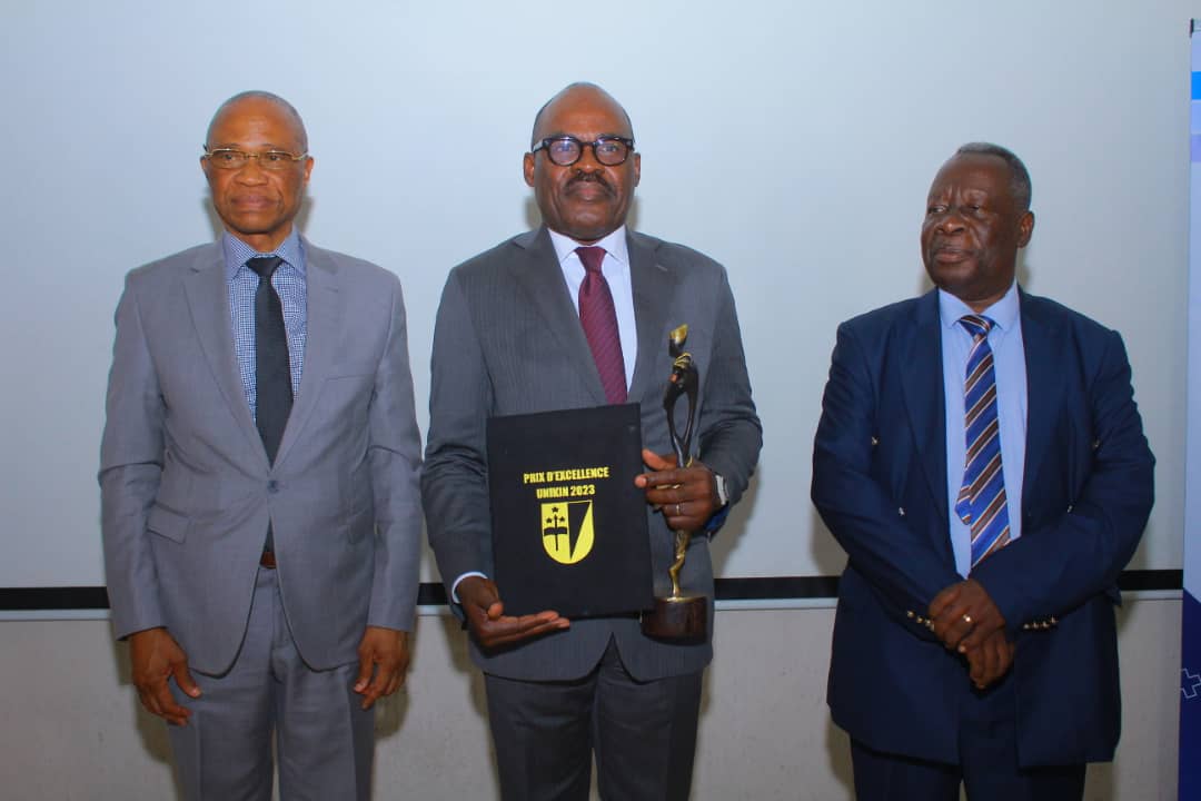 L'Université de Kinshasa décerne un prix d'Excellence au Ministre des Finances Nicolas KAZADI