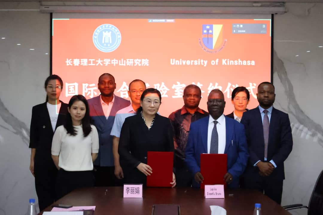 Le secrétaire général administratif de l'Unikin, le professeur LAPIKA, en mission officielle en chine pour renforcer les partenariats universitaires internationaux