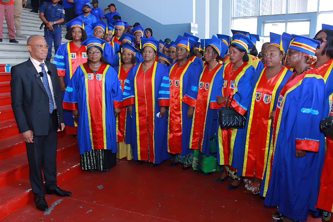 L’UNIKIN a honoré ses femmes professeures en dévoilant un backdrop qui leur est dédié