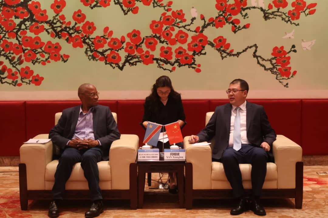 Renforcement de la coopération sino-congolaise : l’UNIKIN signe un protocole d’accord avec l’Université des Études Étrangères de Guangdong