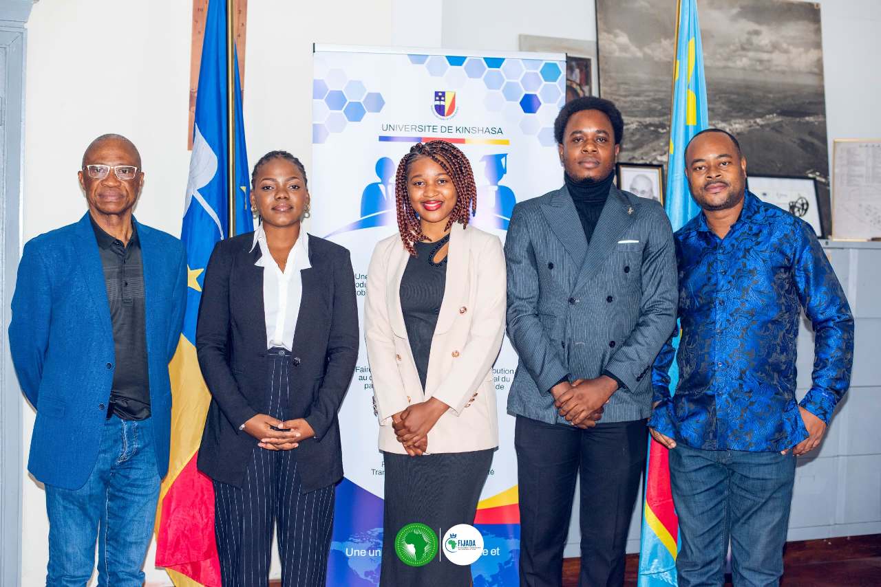 L'Université de Kinshasa valablement représentée au Conseil de la SADC au Zimbabwe : Jonathan MASUTA revient de Harare avec deux certificats de mérite