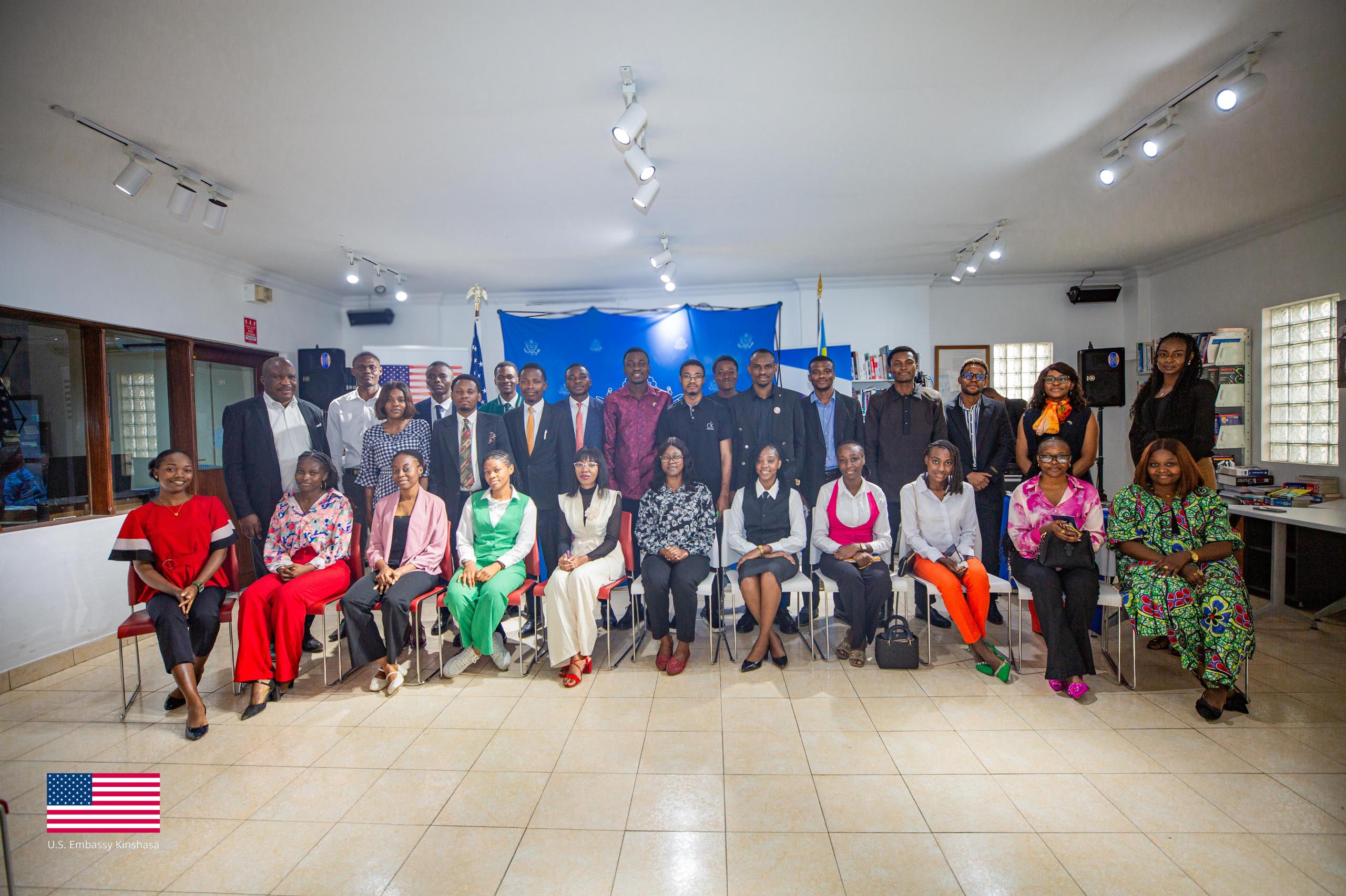 Des étudiants de l’Université de Kinshasa en visite à l’Ambassade des États-Unis.